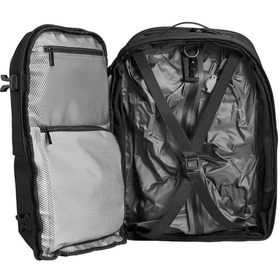 Offener Rucksack mit Innenraum